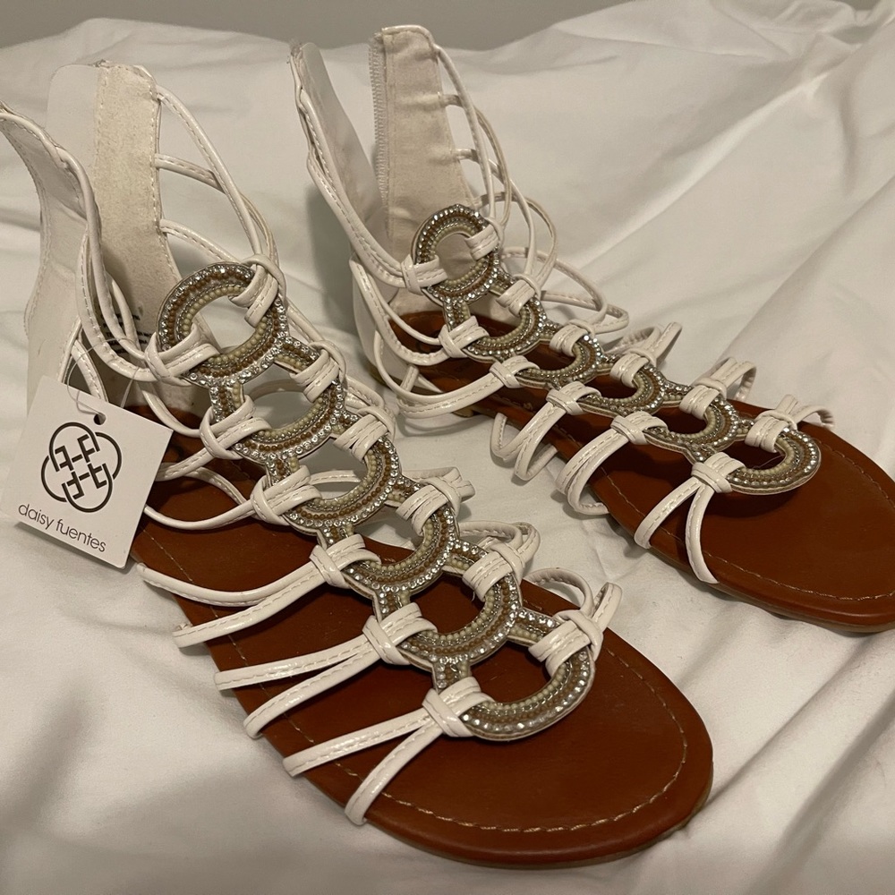 Daisy Fuentes sandals size 10 medium.